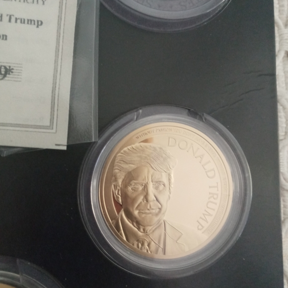 Coin Set (2) Certificate Speeches of Donald Trump Coin Book President US America - Picture 9 of 13